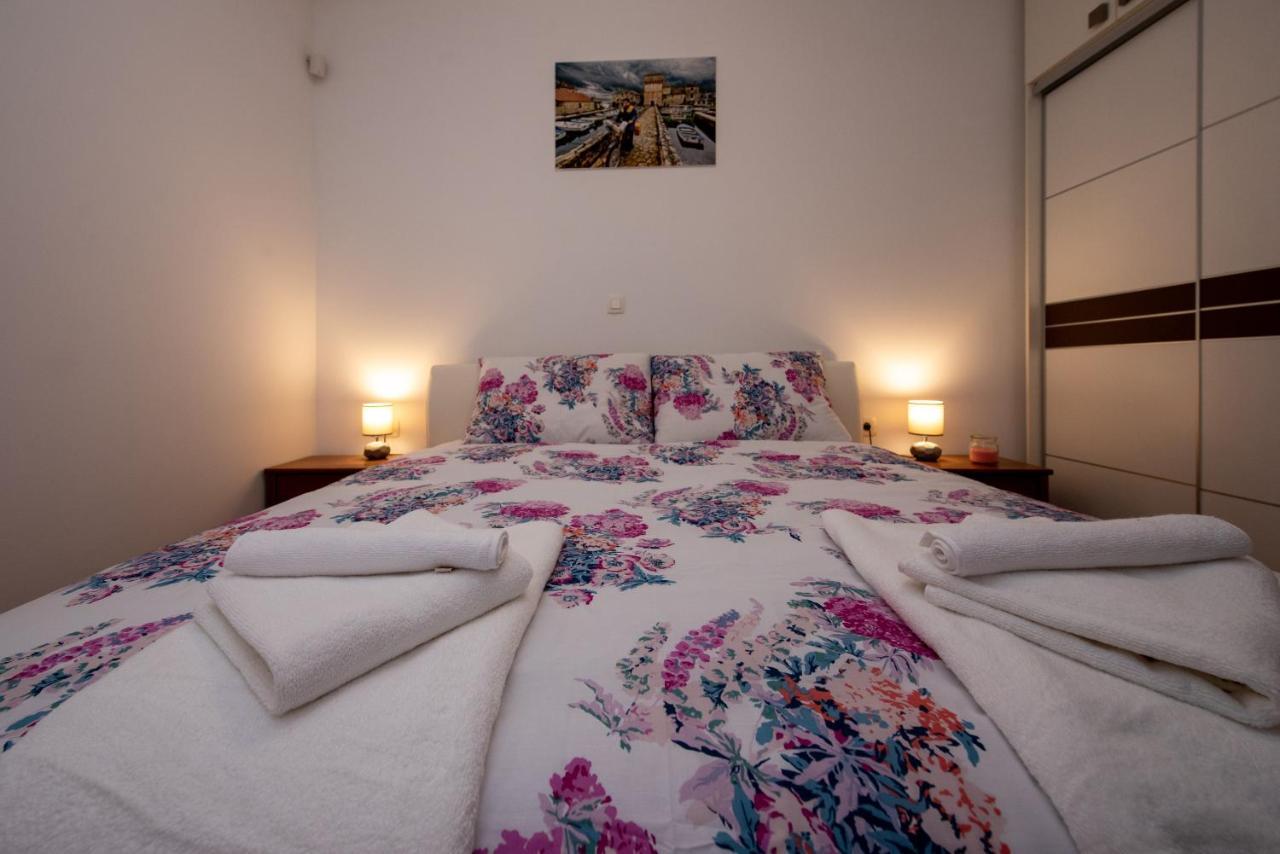 Apartment Miss Tina Trogir Exterior photo