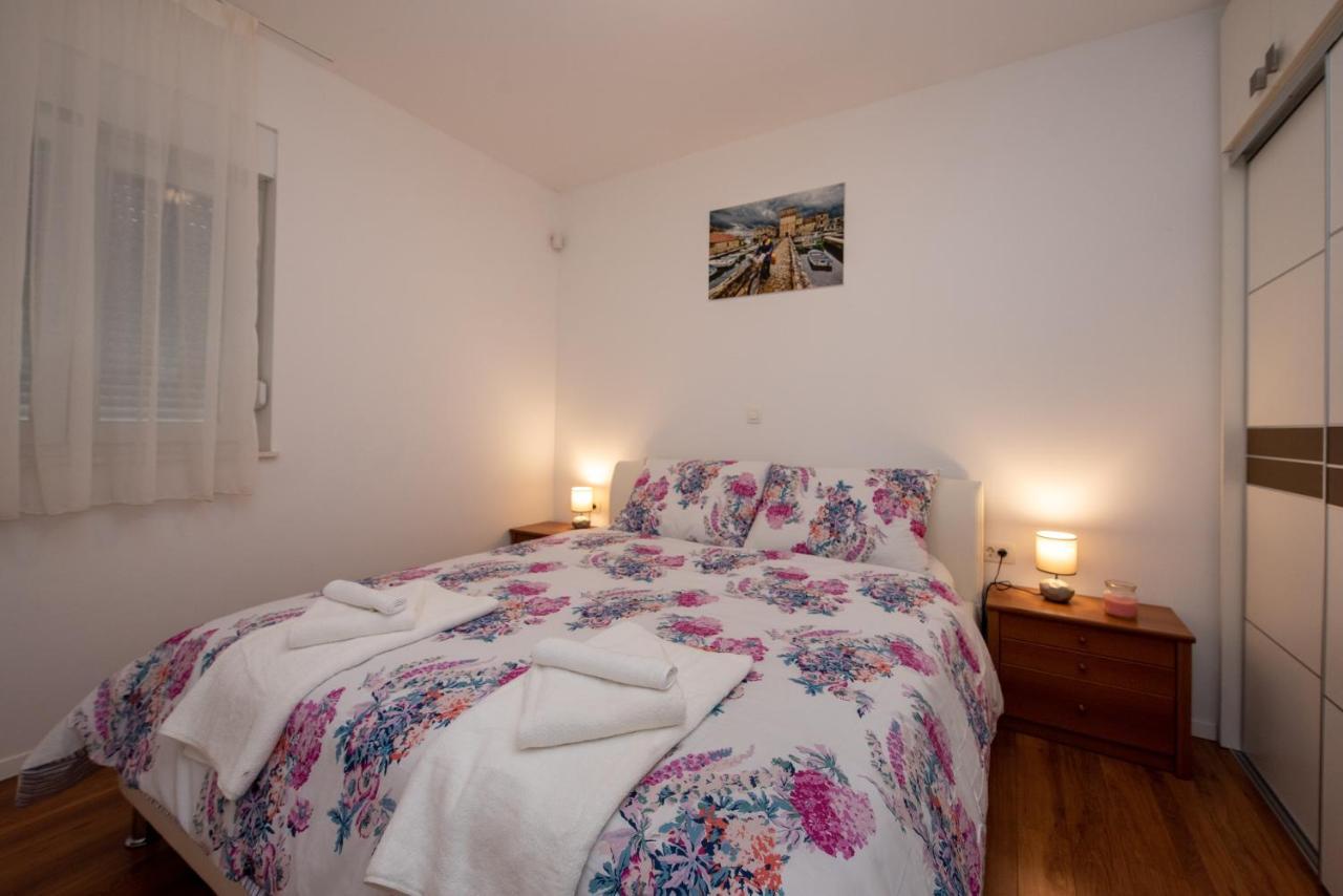 Apartment Miss Tina Trogir Exterior photo